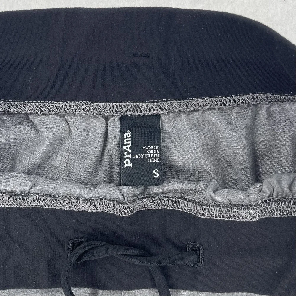 Prana Vaha Shorts Mens Small Gray Performance Stretch Yoga Workout Athletic